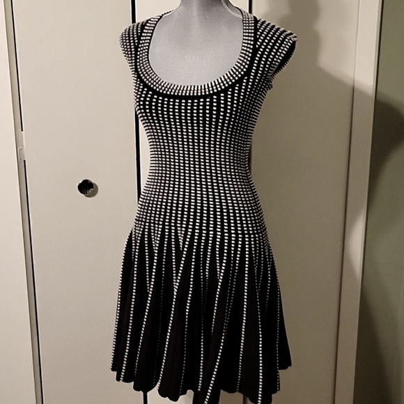 Victoria's Secret Moda International short sleeve sweater dress - Picture 2 of 9